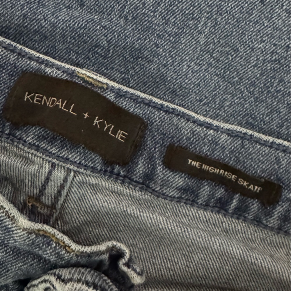 Kendall+Kylie The High Rise Skater 5/27 - Picture 4 of 5